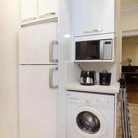 Lir Long מלון דירות 4*