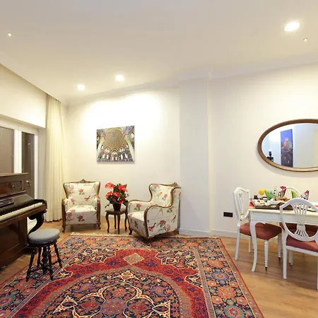 מלון דירות Lir Long 4*