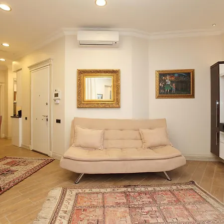 מלון דירות Lir Long 4*